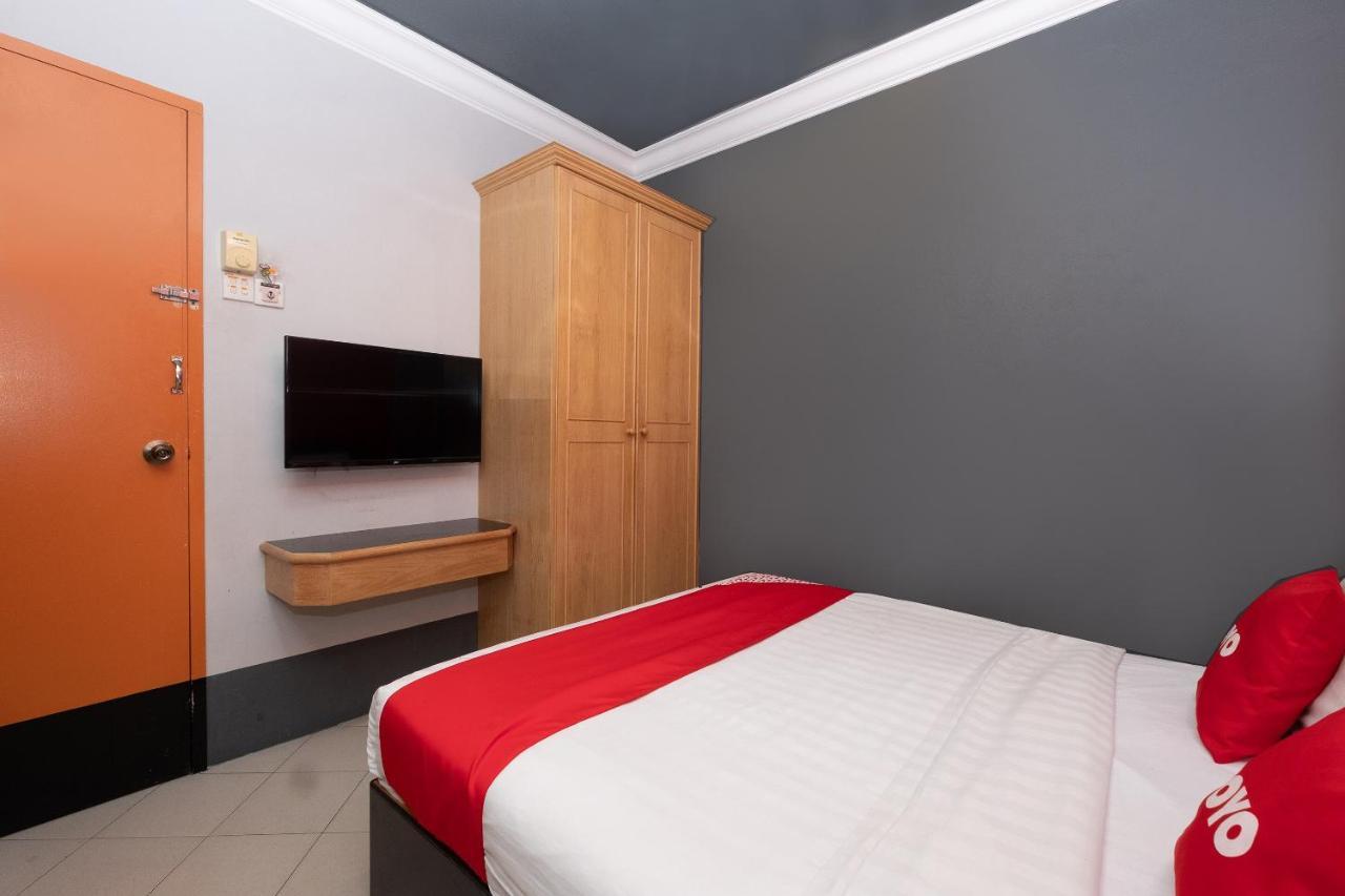 Oyo 90050 V Hotel Teluk Intan Eksteriør billede