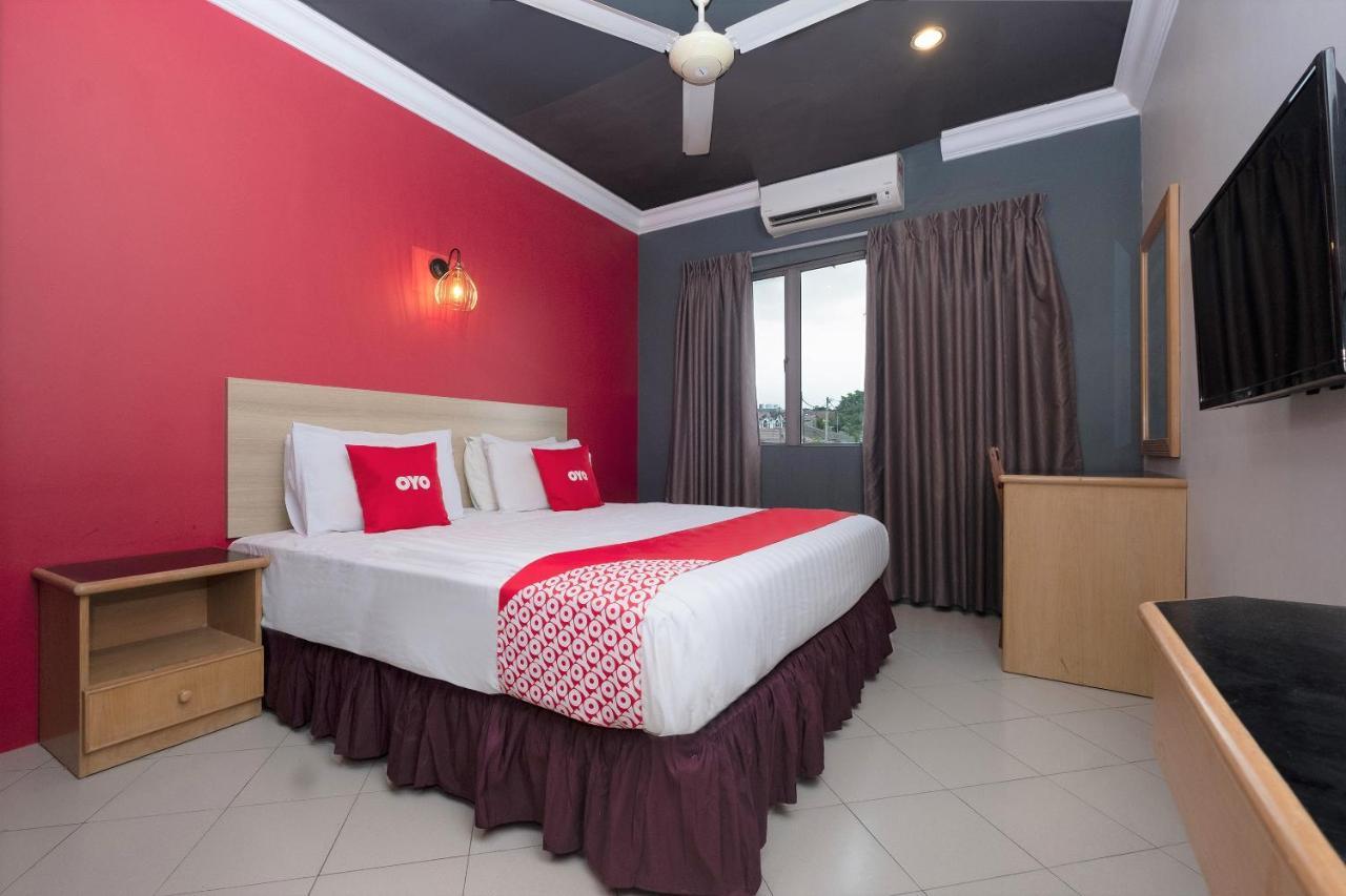 Oyo 90050 V Hotel Teluk Intan Eksteriør billede