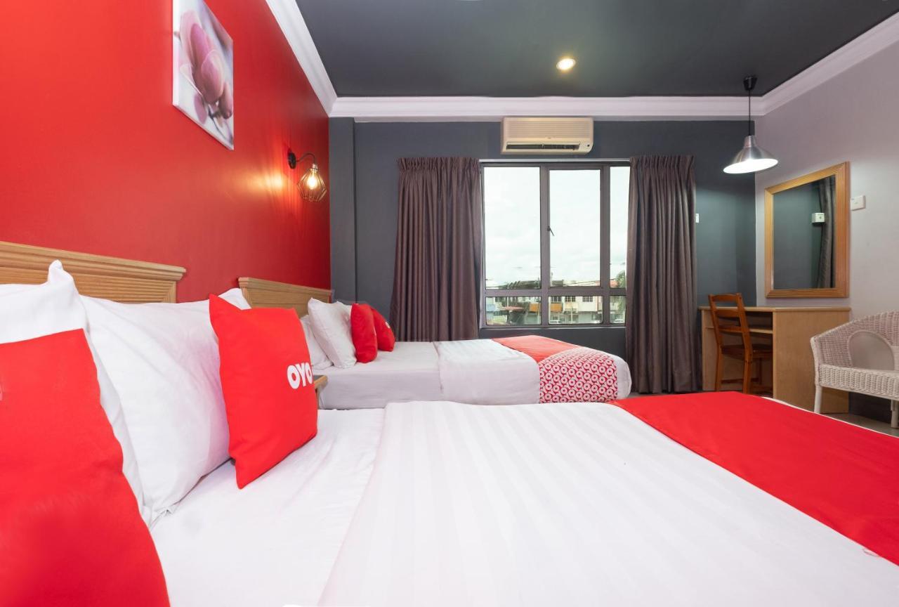 Oyo 90050 V Hotel Teluk Intan Eksteriør billede