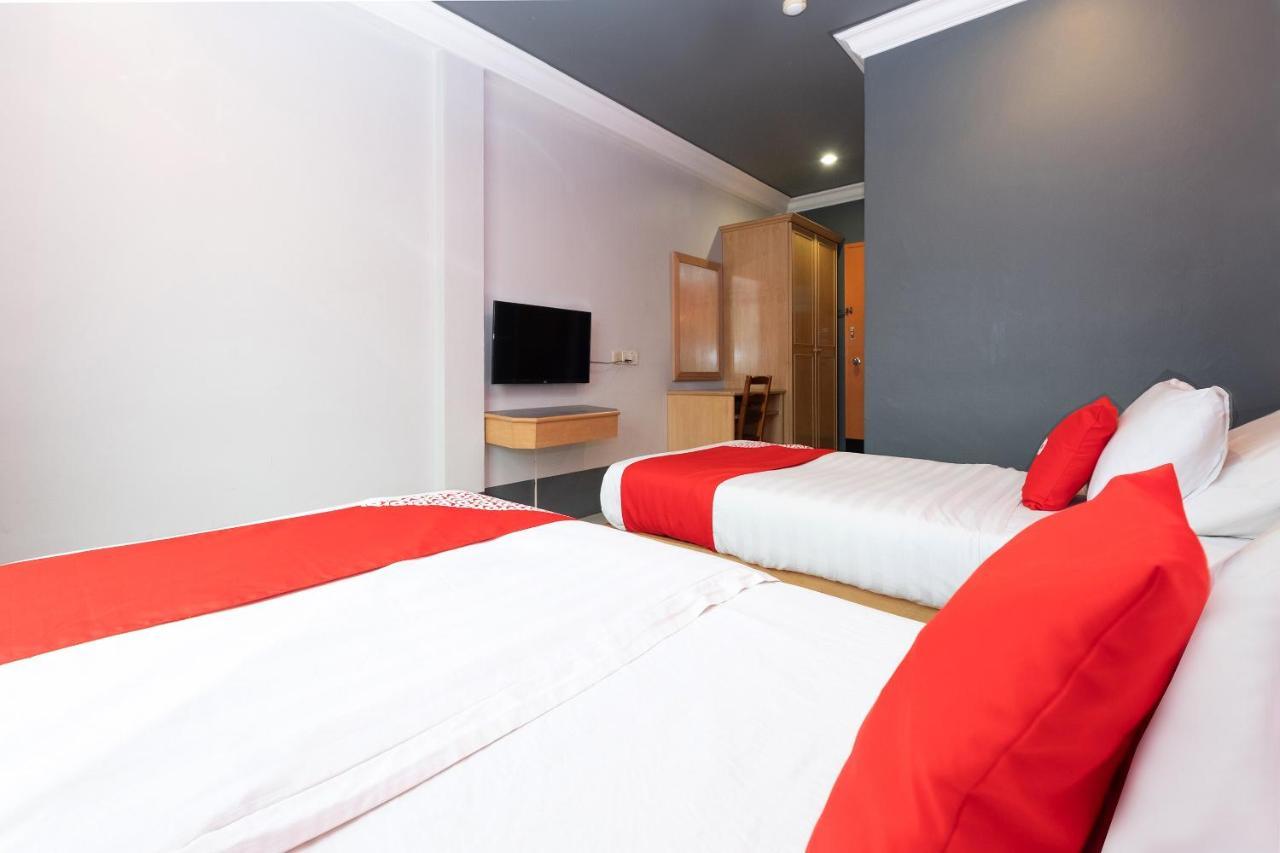 Oyo 90050 V Hotel Teluk Intan Eksteriør billede