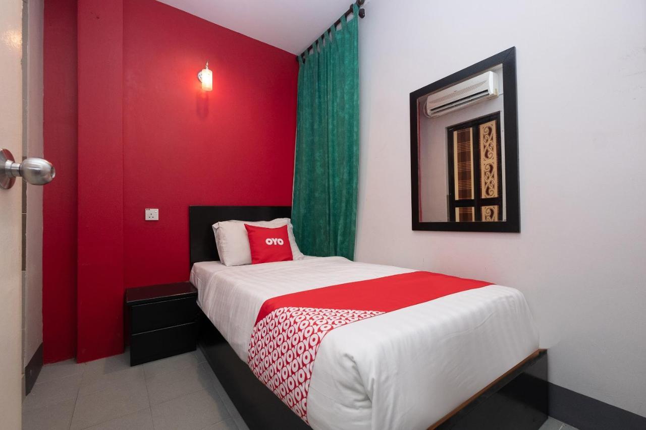 Oyo 90050 V Hotel Teluk Intan Eksteriør billede