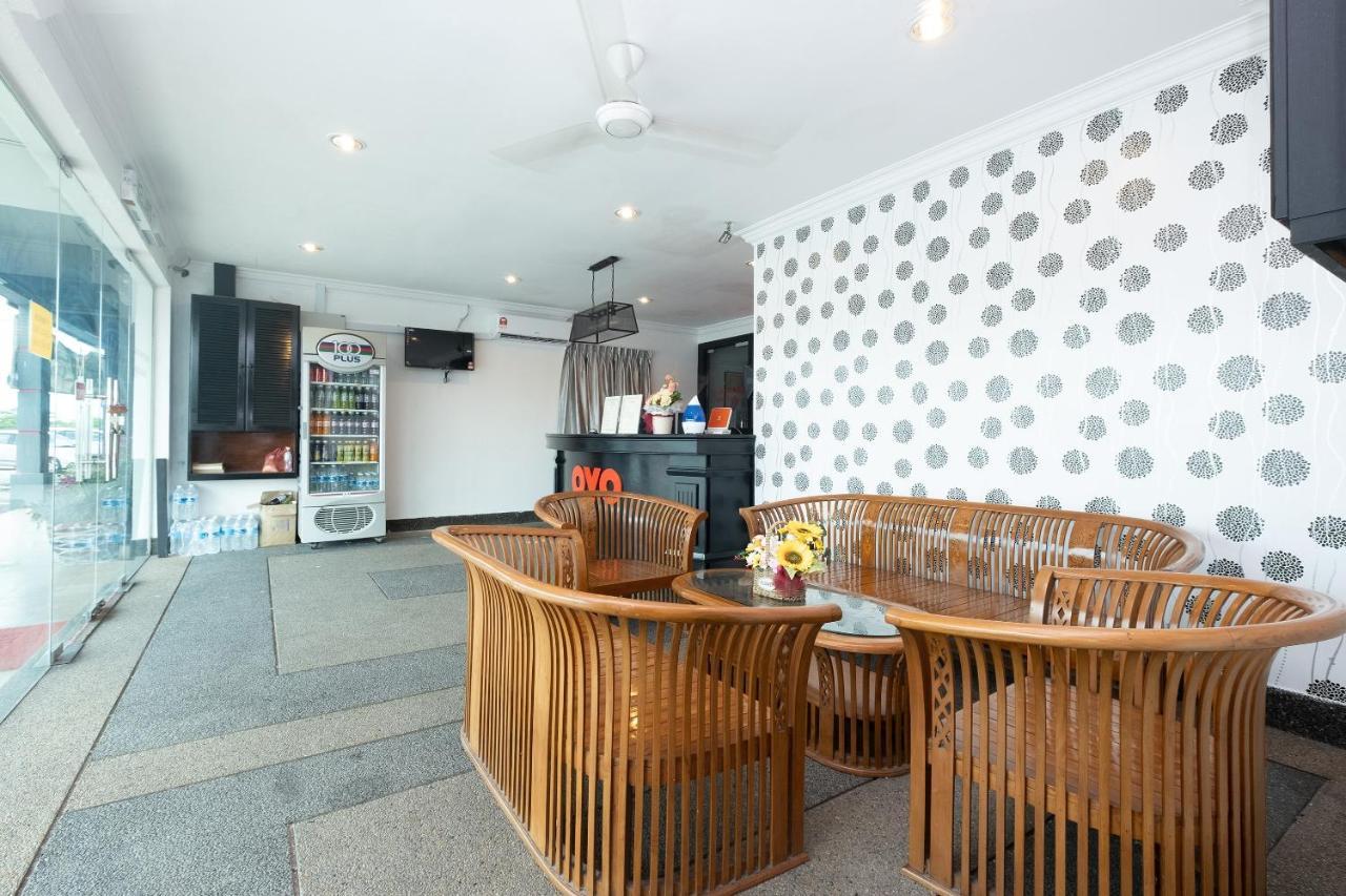 Oyo 90050 V Hotel Teluk Intan Eksteriør billede