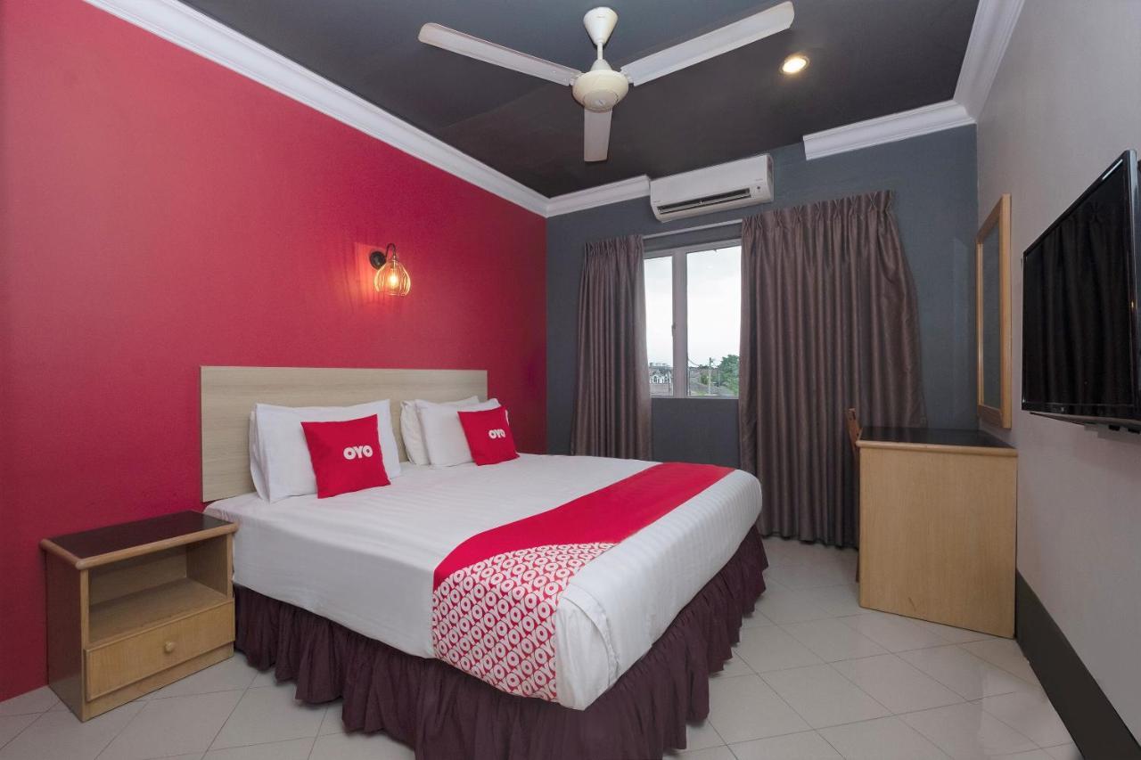 Oyo 90050 V Hotel Teluk Intan Eksteriør billede