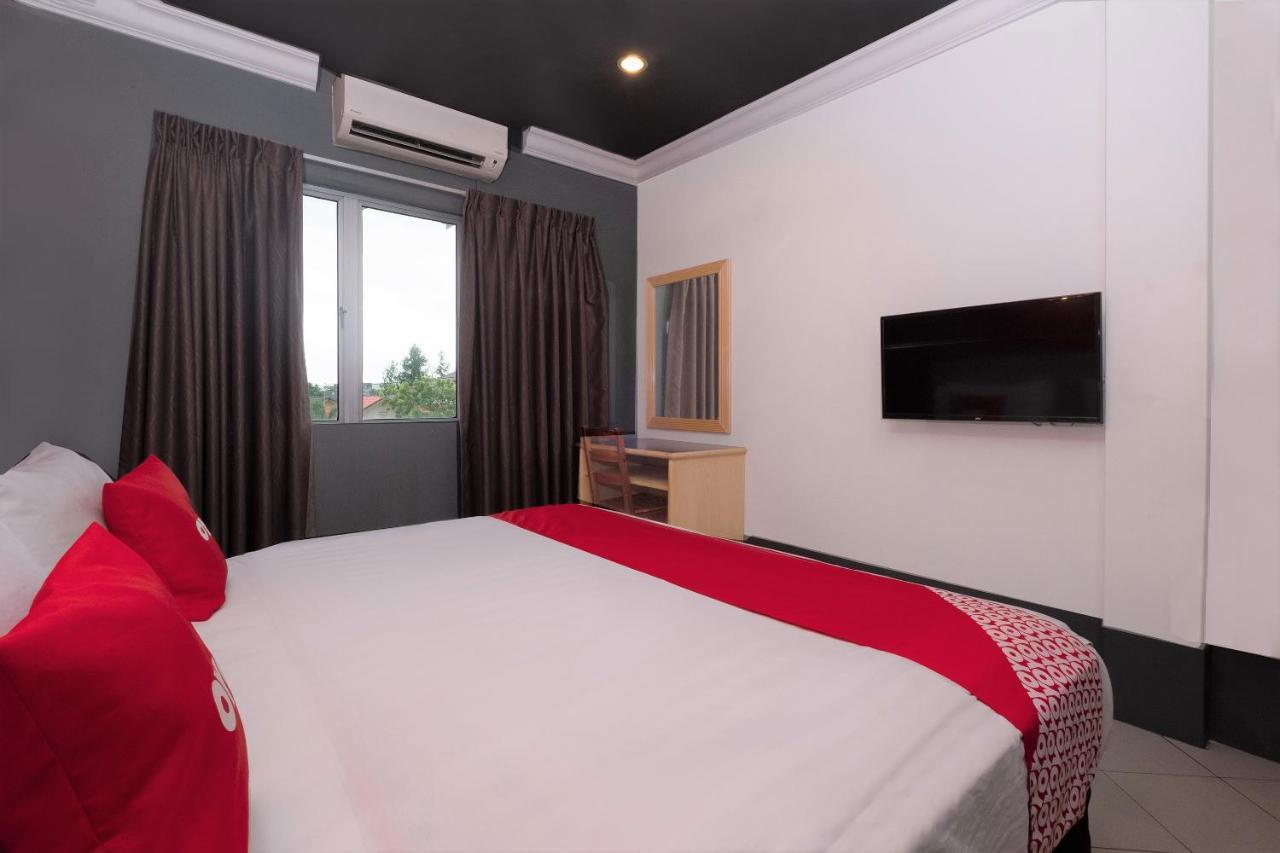 Oyo 90050 V Hotel Teluk Intan Eksteriør billede