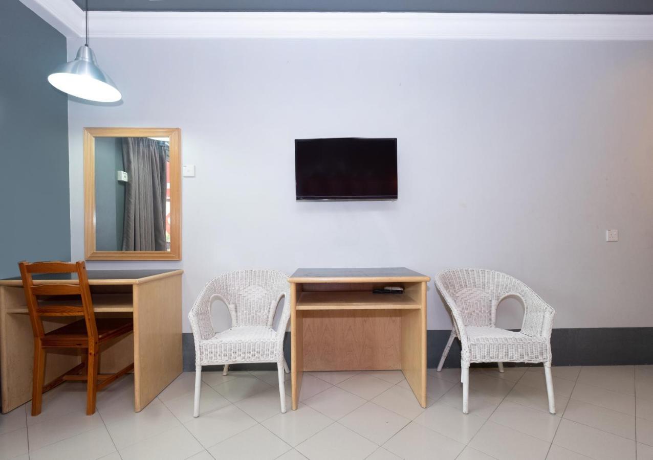 Oyo 90050 V Hotel Teluk Intan Eksteriør billede