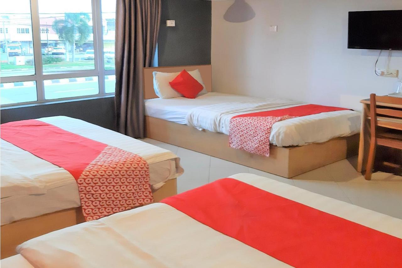 Oyo 90050 V Hotel Teluk Intan Eksteriør billede
